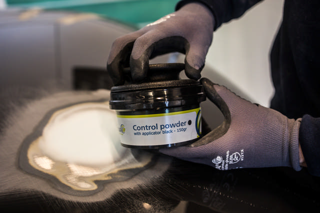 Poudre de contrôle avec applicateur noir - 150gr