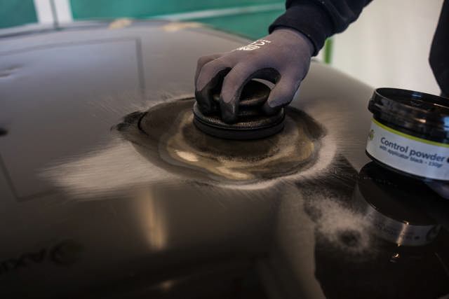 Poudre de contrôle avec applicateur noir - 150gr