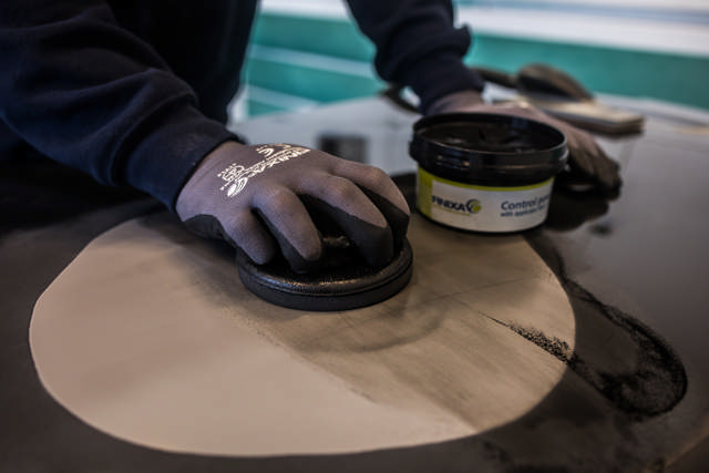 Poudre de contrôle avec applicateur noir - 150gr