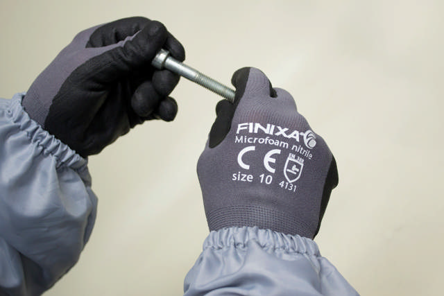 GLMB 08 - Guantes de nitrilo microfoam M - 12 pares