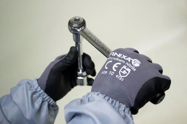 GLMB 08 - Guantes de nitrilo microfoam M - 12 pares