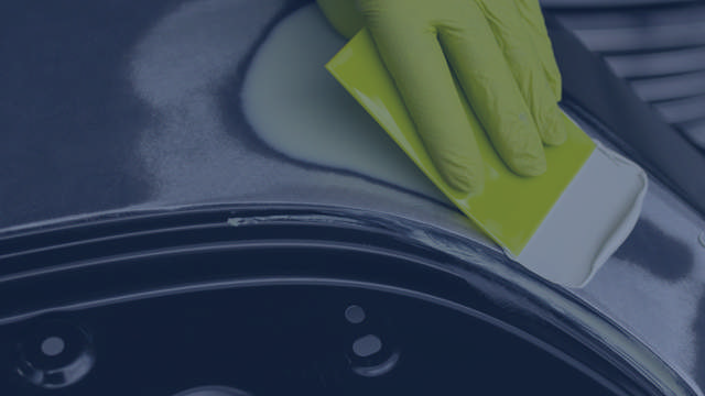 Selbstnivellierender Polyester-Spachtel