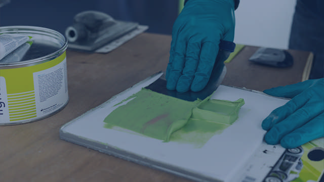 Polyester-Spachtel ohne Luftblasen mischen