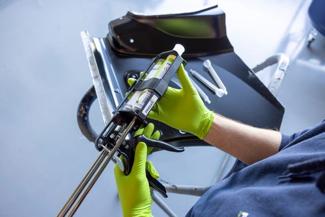 PLI 60 - Pistole für Metallkleber