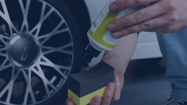 Bringt tiefschwarze und glänzende Reifen zurück