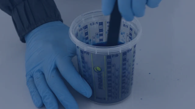 Warum Sie Farbe im Deckel abwischen sollten